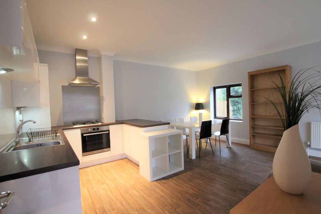 Property photo 2 of 7 Kitchen