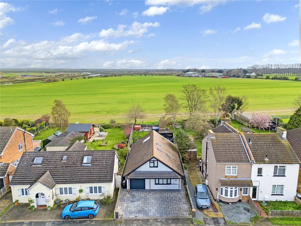 Property photo 2 of 22 Picture No. 27