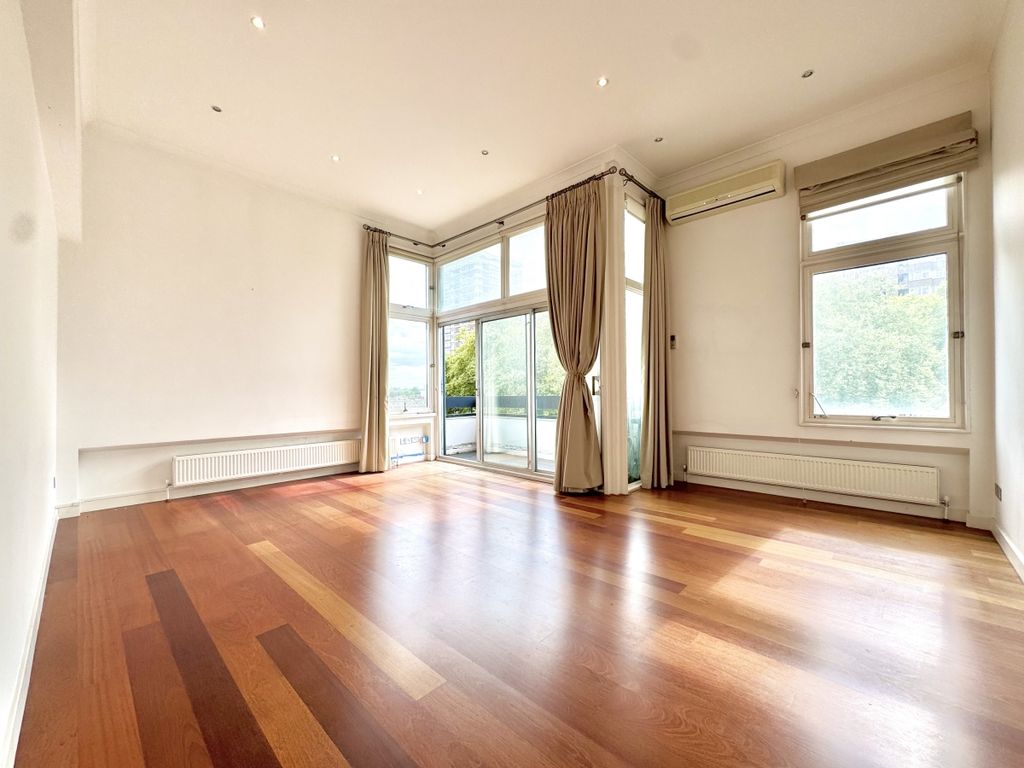 Property photo 2 of 9 15 Water Gardens