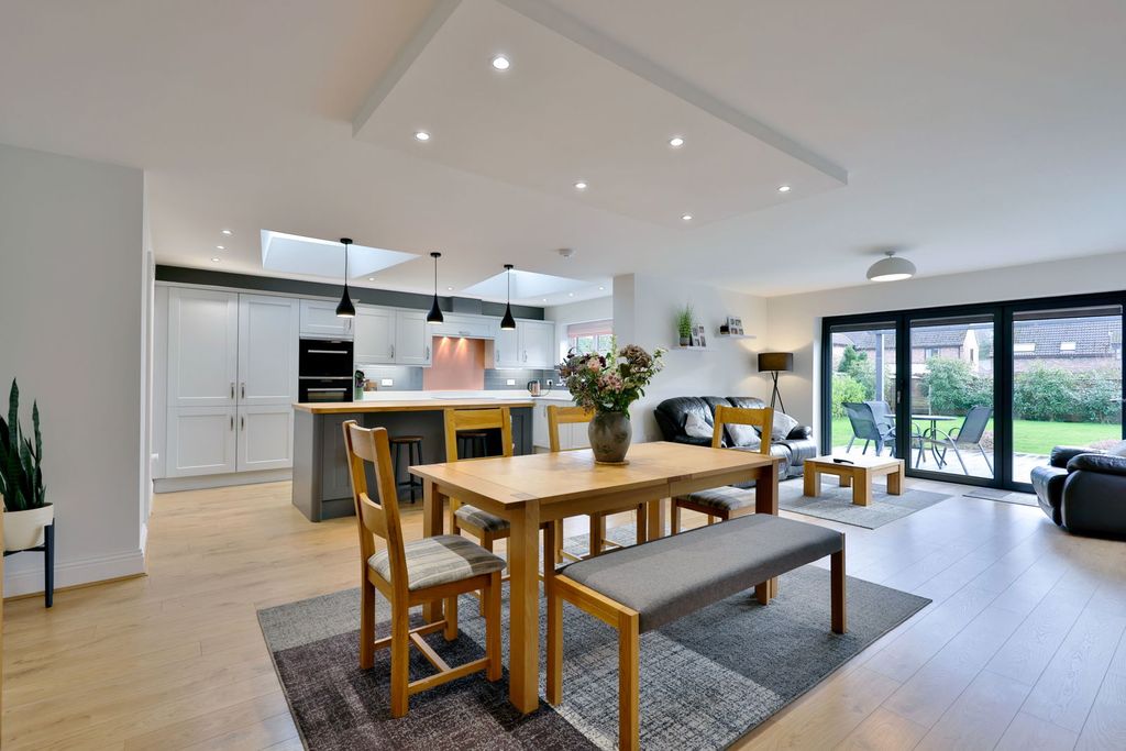 Property photo 2 of 33