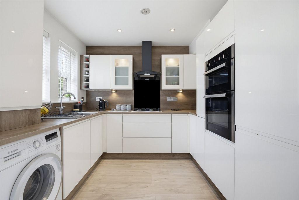Property photo 2 of 23 Dining Kitchen