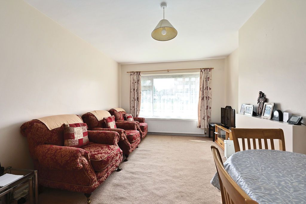 Property photo 3 of 9 Photo 7