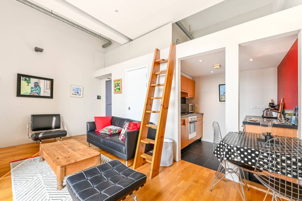 Property photo 1 of 8