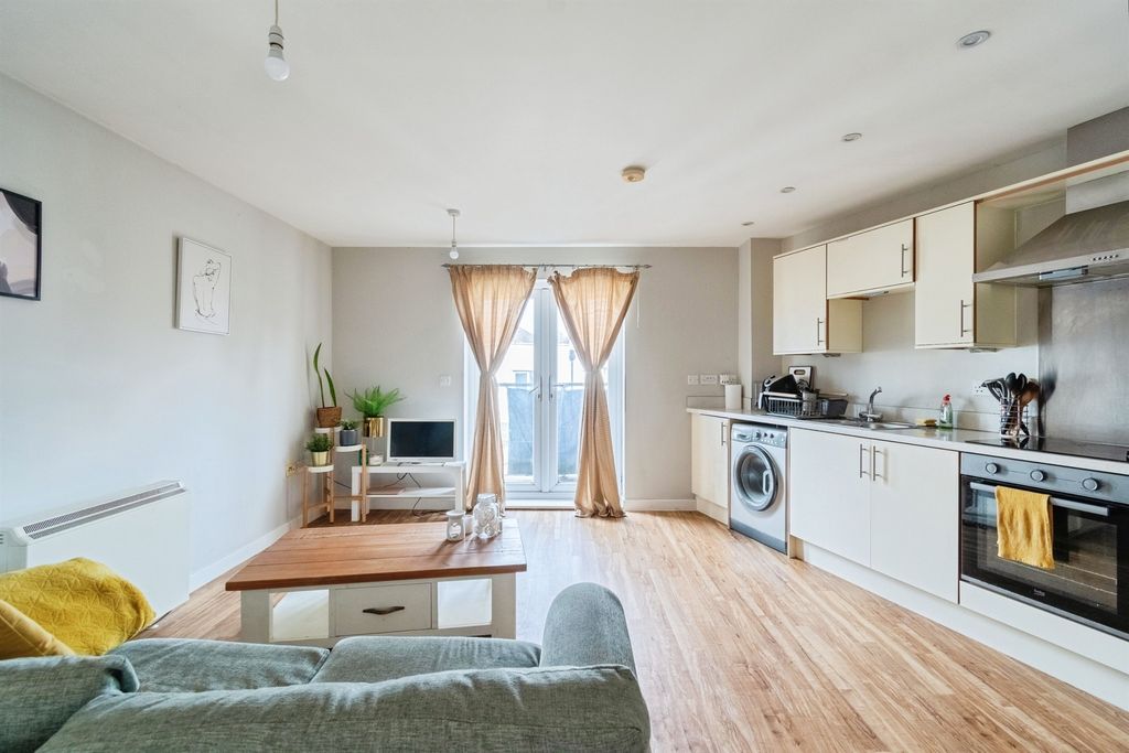 Property photo 2 of 10