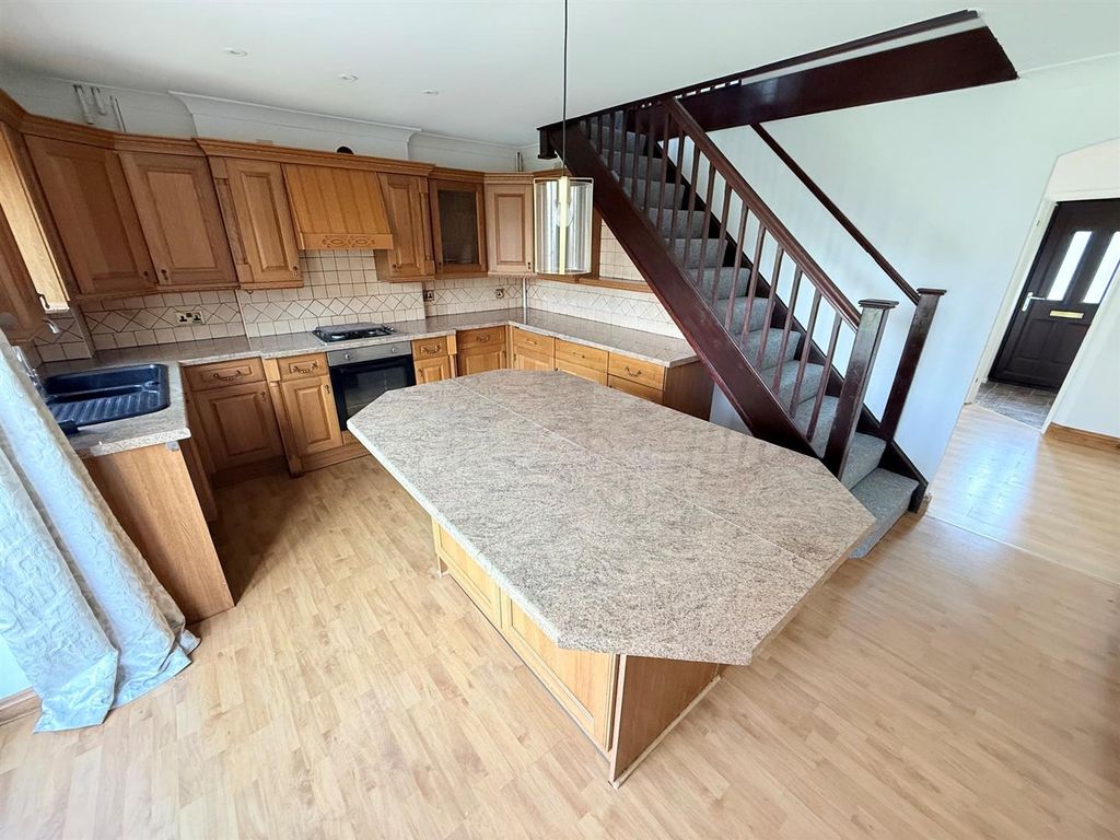 Property photo 2 of 13 Kitchen/Dining Room