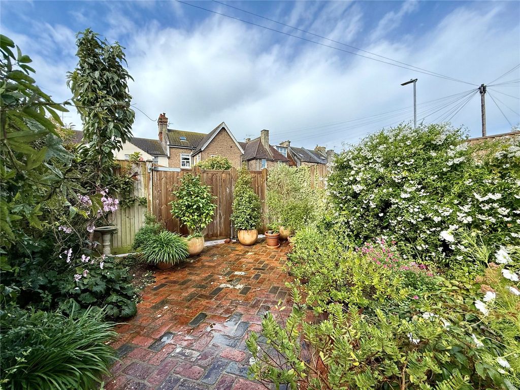 Property photo 3 of 23 Picture No. 27
