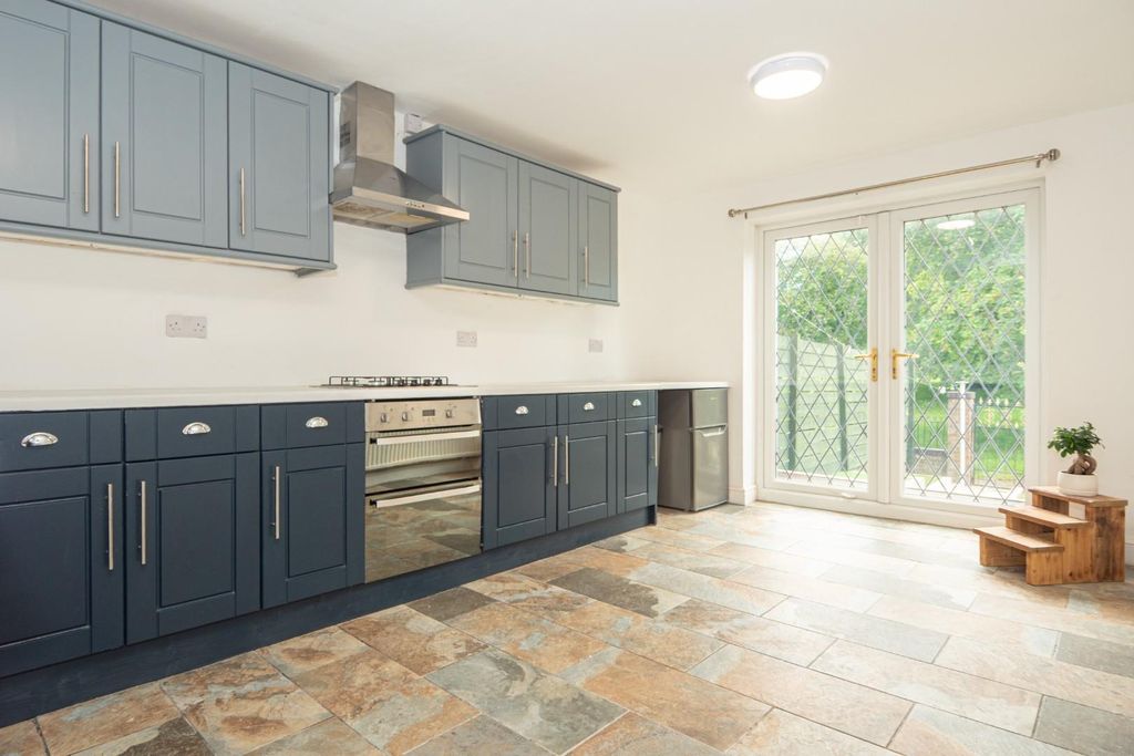 Property photo 2 of 16 Kitchen