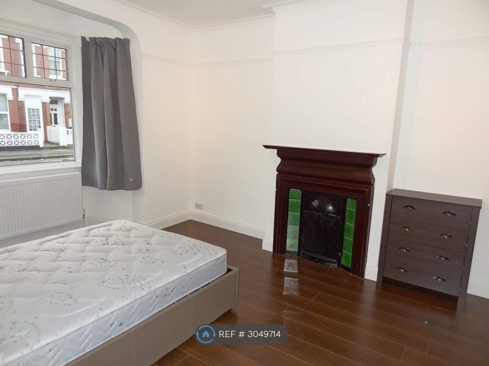 Property photo 1 of 11 Reception / Bedroom