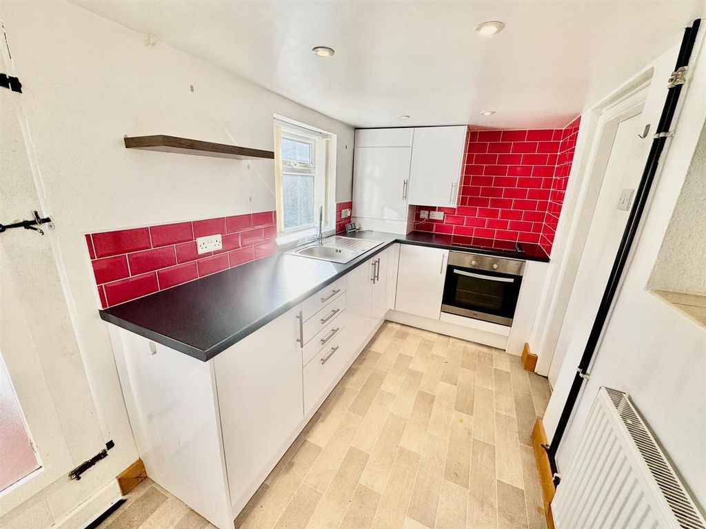 Property photo 2 of 11 Kitchen 2.Jpg