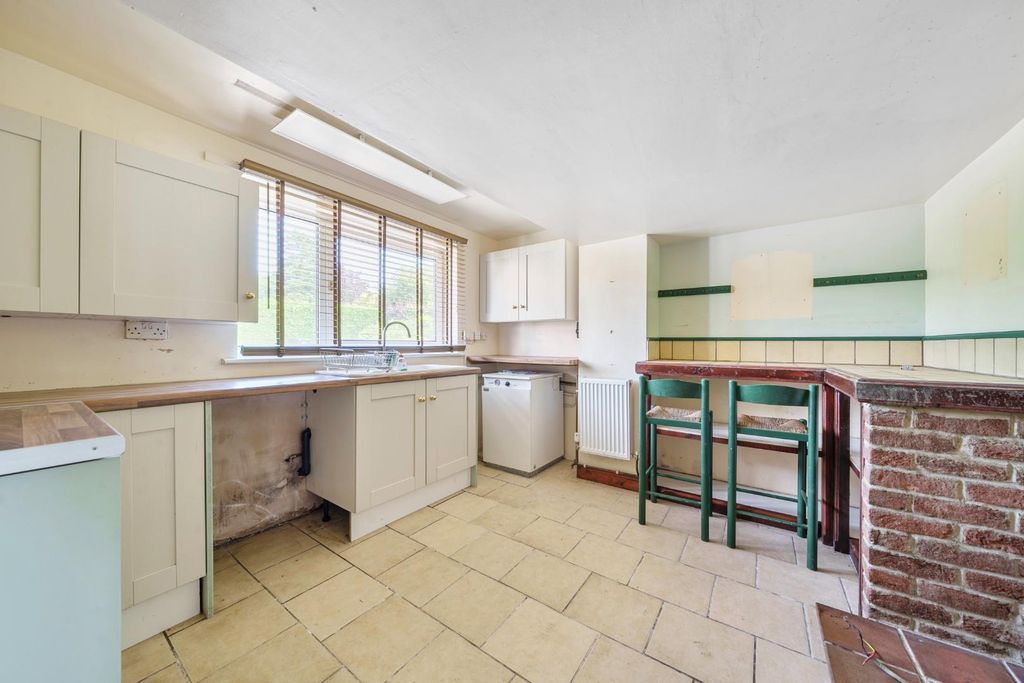 Property photo 3 of 17 Kitchen Breakfast.Jpg