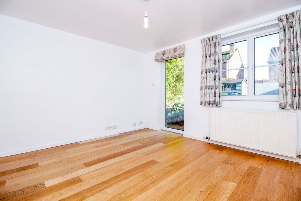 Property photo 2 of 9 23709