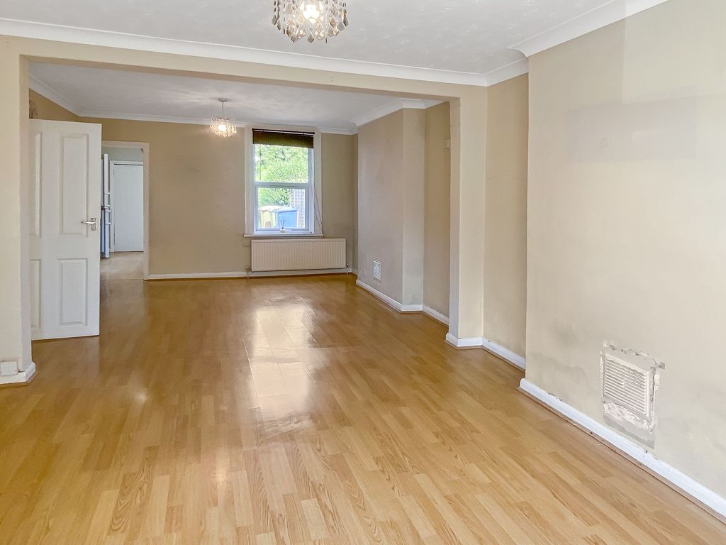 Property photo 3 of 19 Living Room