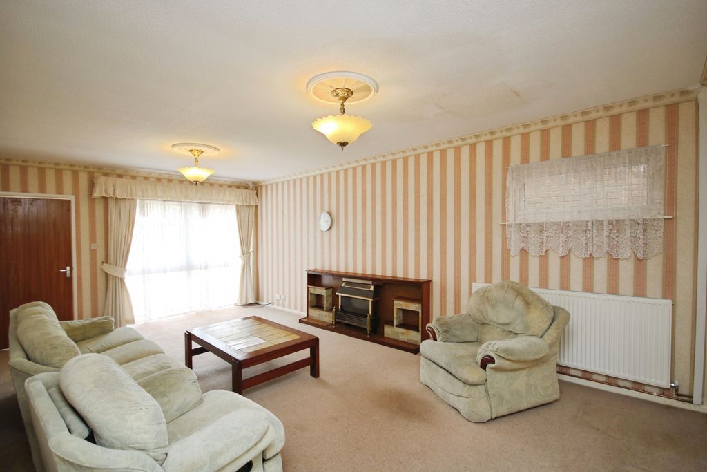 Property photo 3 of 24 715074Bd-Living.Jpg