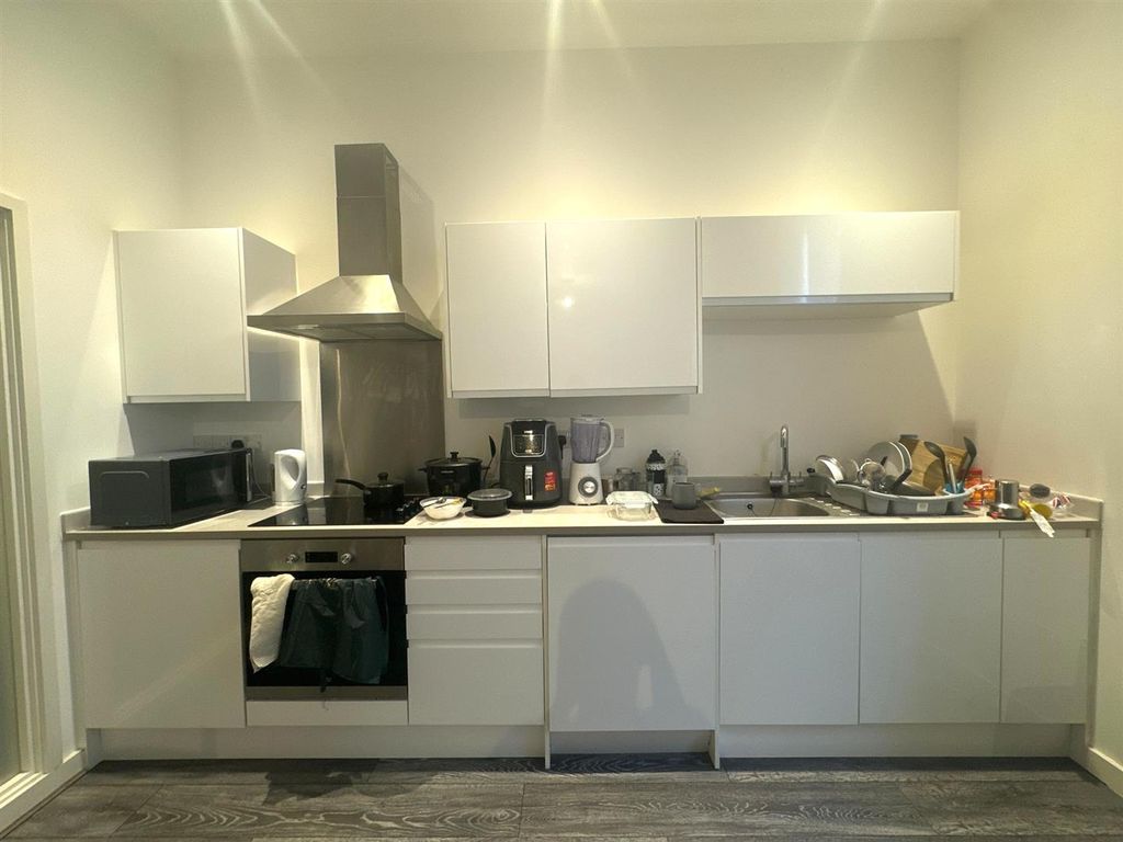 Property photo 3 of 6 Kitchen.Jpeg