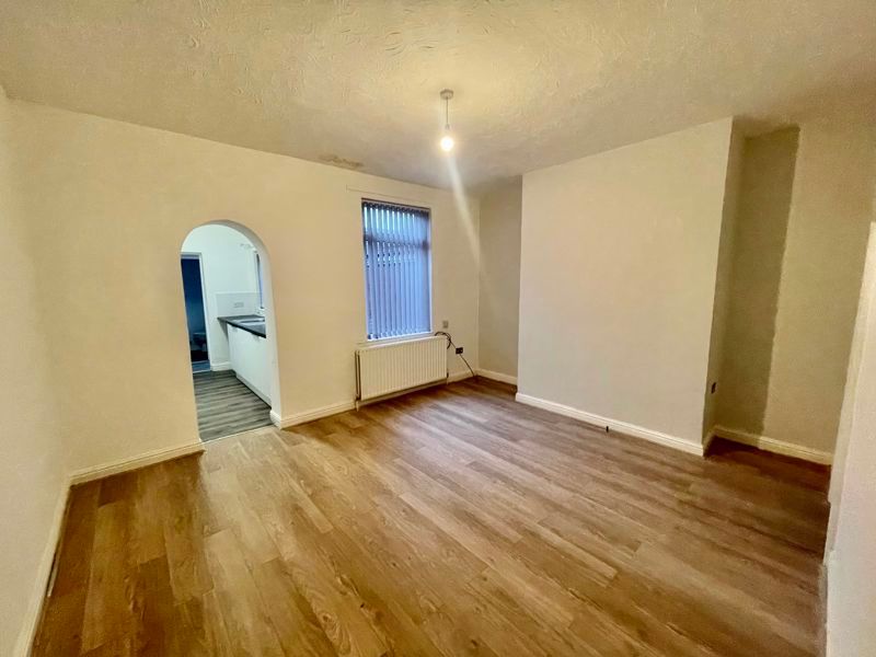 Property photo 3 of 7 Photo 6