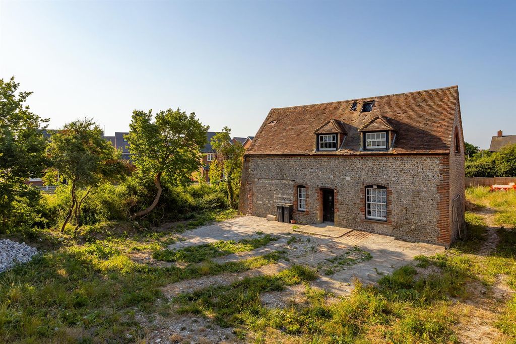 Property photo 1 of 14 Outside