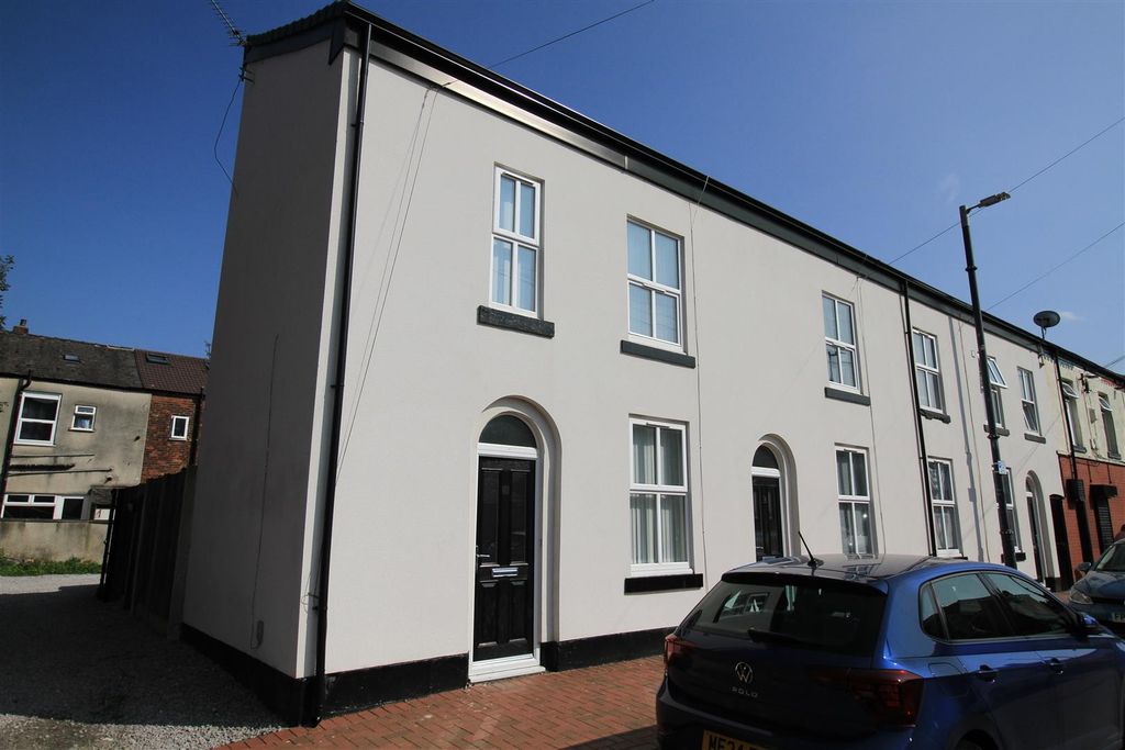 Property photo 1 of 9 External