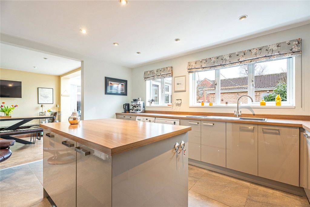Property photo 2 of 35 Picture No. 27