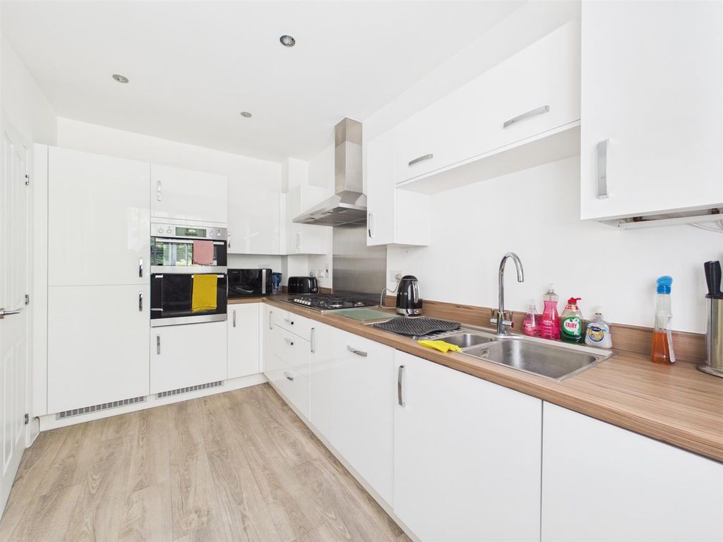 Property photo 3 of 16 Cam01563G0-Pr0315-Still008.Jpg