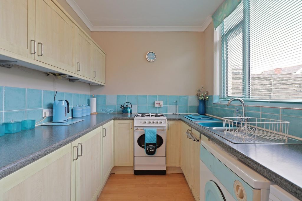 Property photo 3 of 27 Kitchen