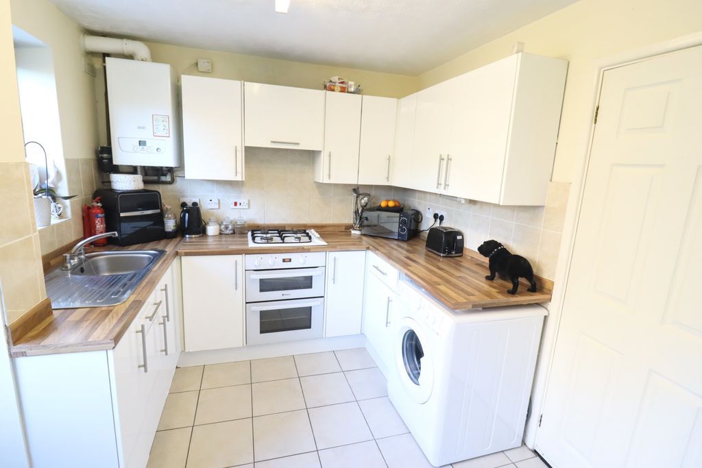 Property photo 3 of 14 Kitchen