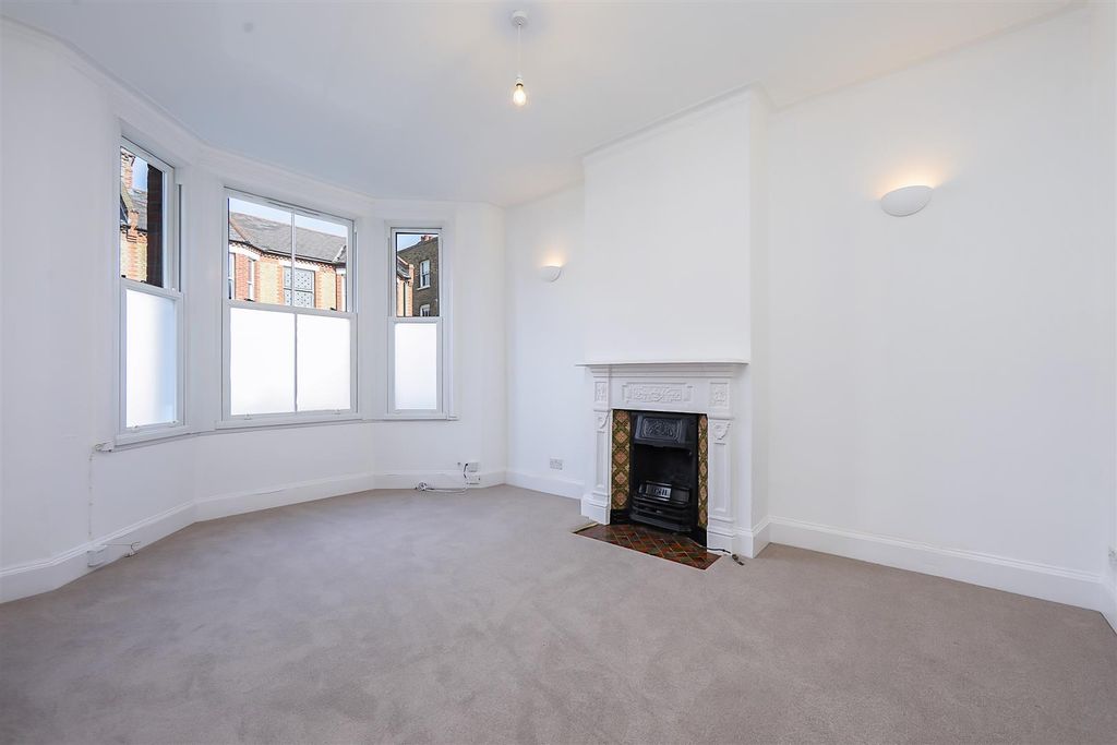 Property photo 1 of 8 Spacephoto-3.Jpg