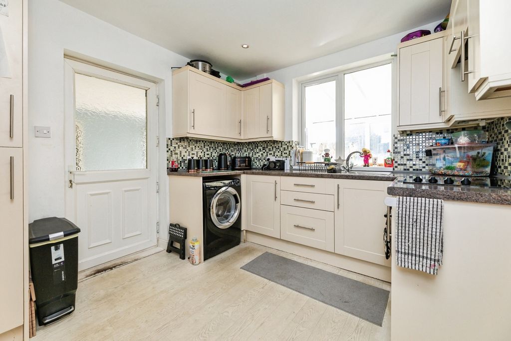 Property photo 3 of 28 Pbox-Img.Jpg