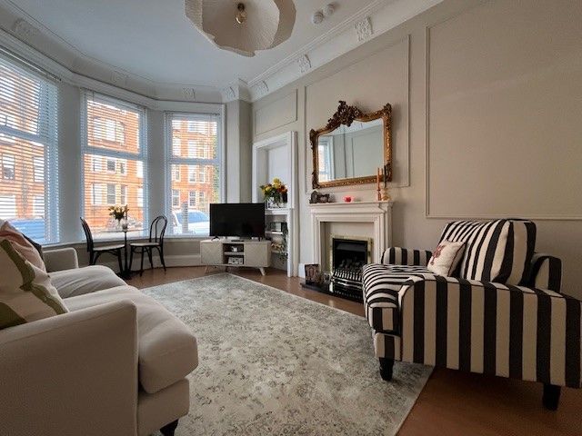 Property photo 1 of 12 Lounge