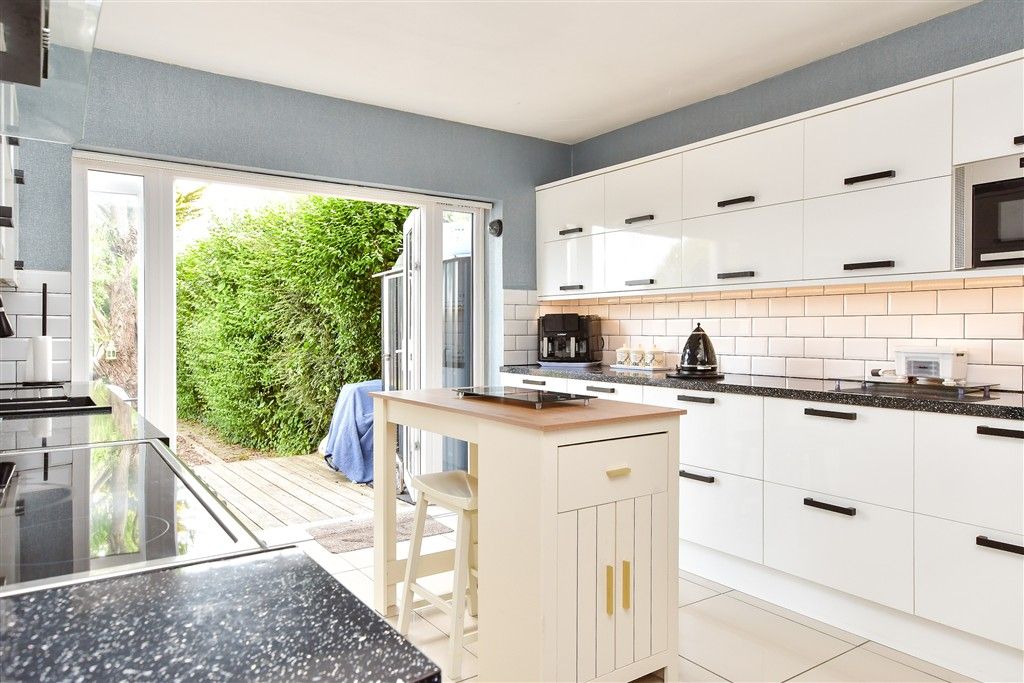 Property photo 3 of 15 Kitchen