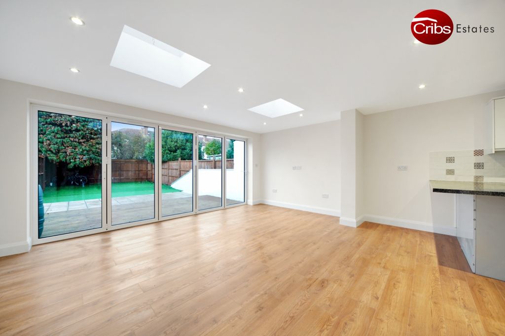 Property photo 2 of 11 Gallery