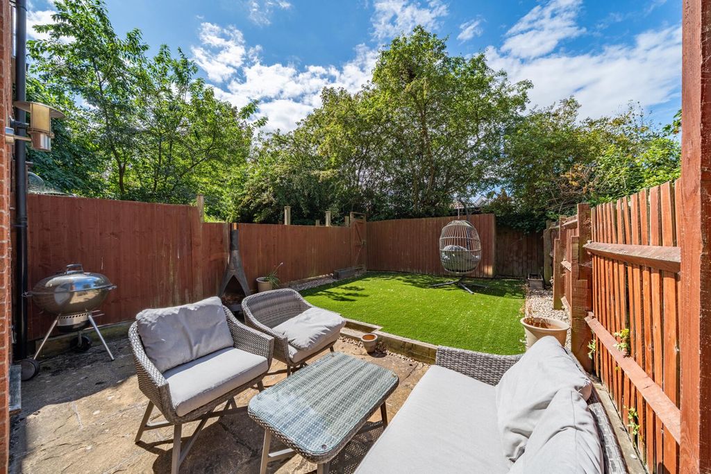 Property photo 2 of 28 Rear Garden