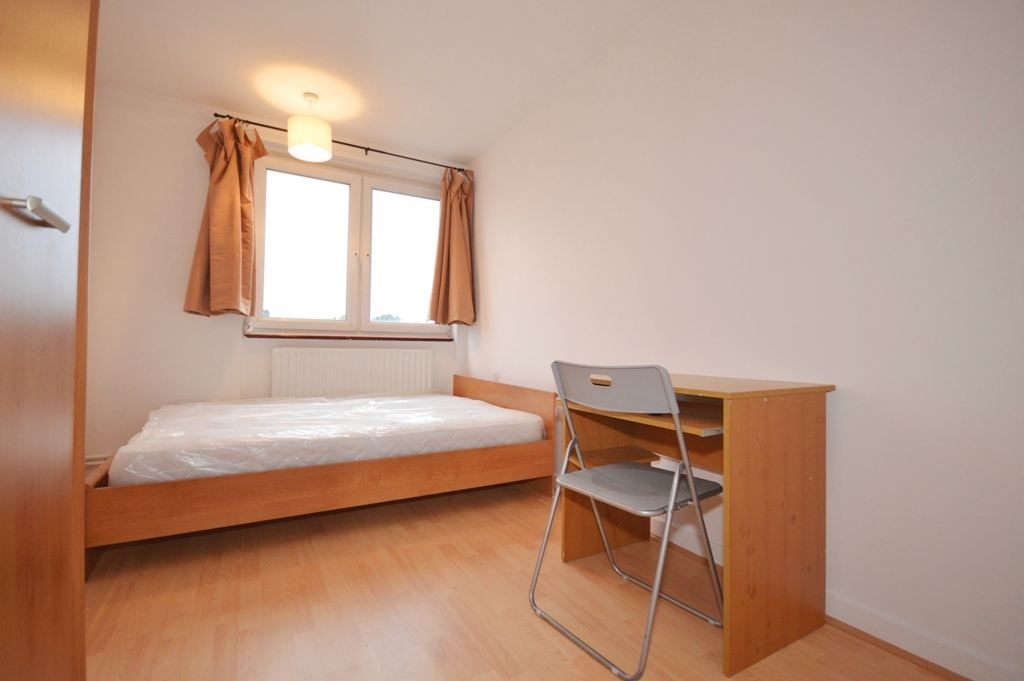 Property photo 1 of 7 3 Double Bedroom Flat To Rent