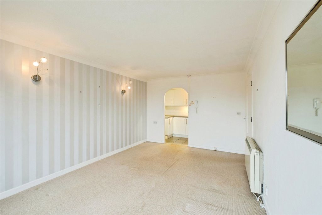 Property photo 3 of 10 Lounge