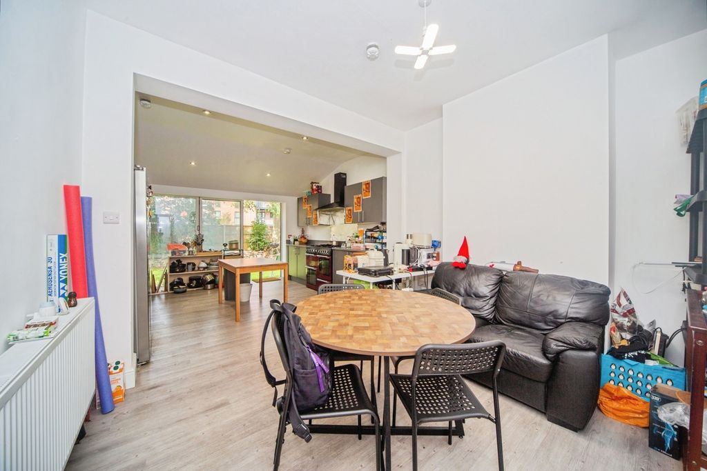 Property photo 3 of 20 Pbox-Img.Jpg