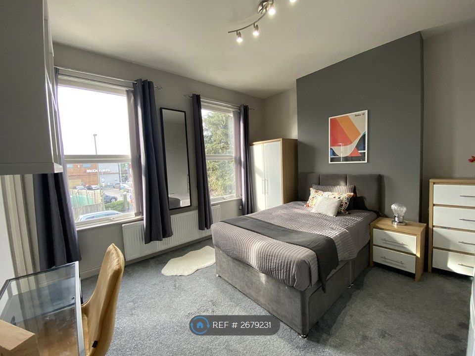 Property photo 2 of 23 Spacious En-Suite Room :-)