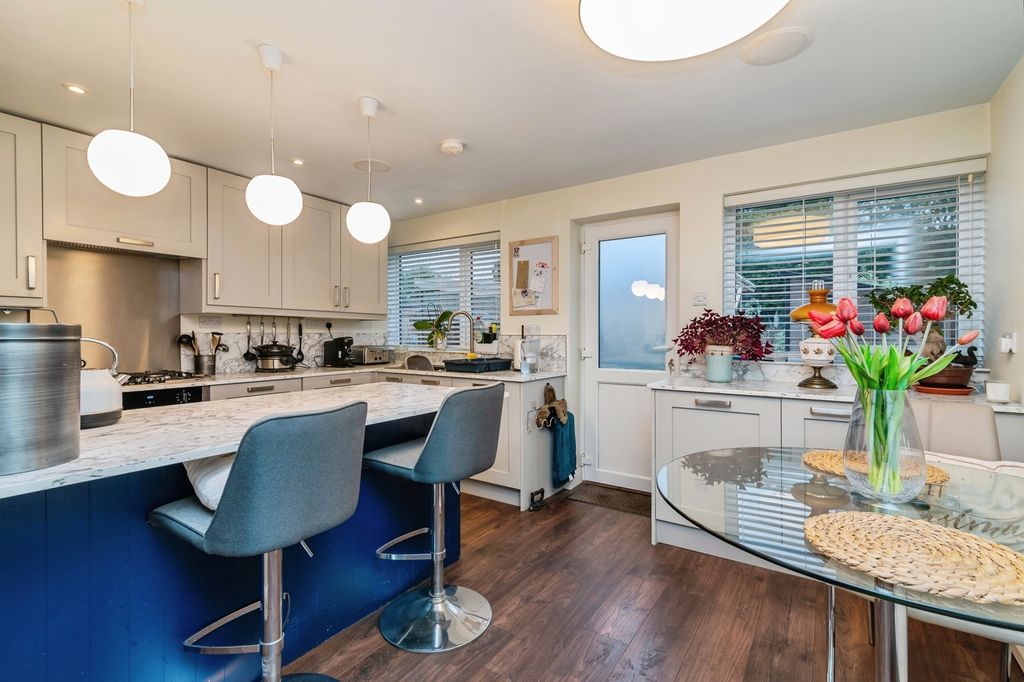 Property photo 2 of 16 Photo