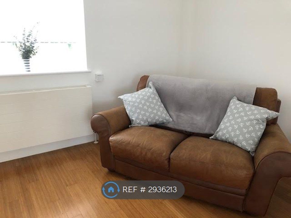 Property photo 3 of 7 Living Room