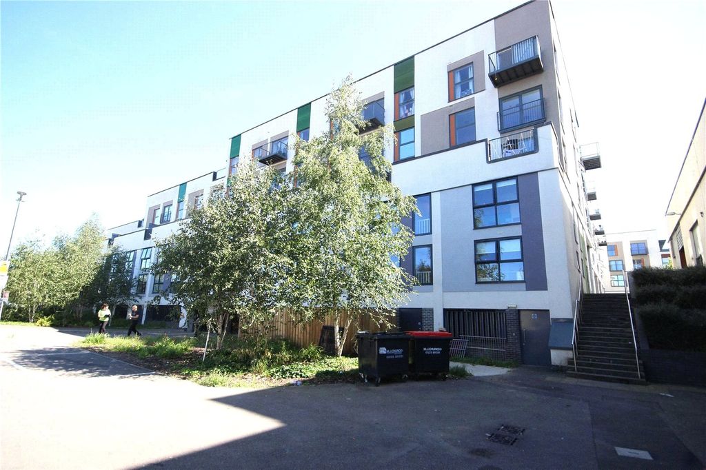 Property photo 1 of 8 Building
