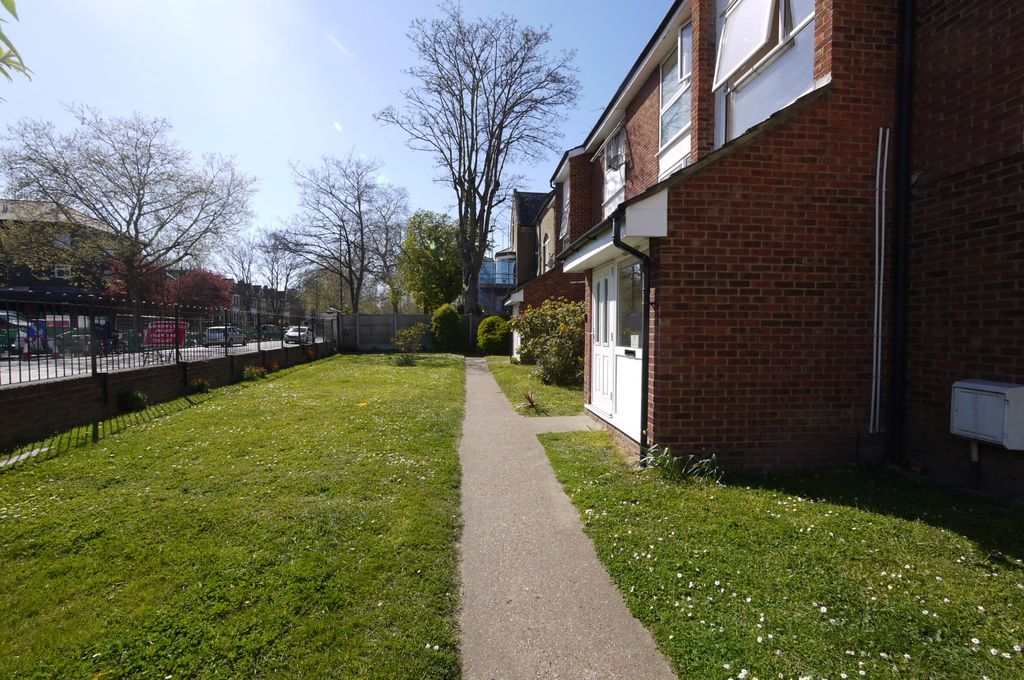 Property photo 1 of 8 2801500