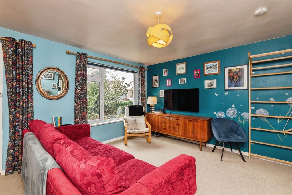 Property photo 2 of 18