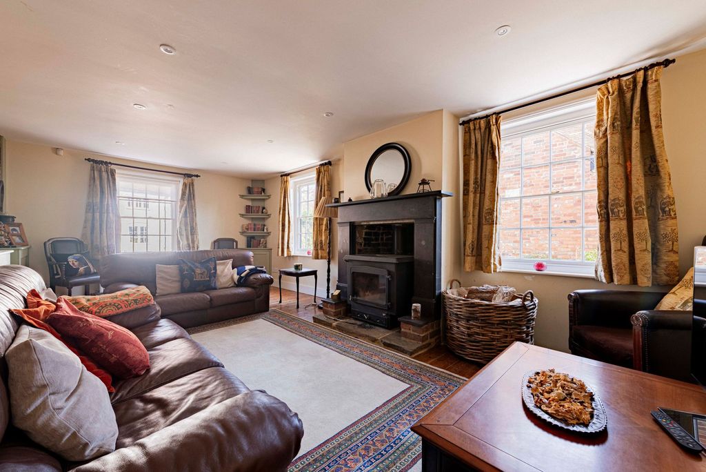 Property photo 3 of 39 Living Room (1)