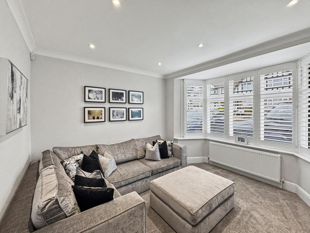 Property photo 2 of 27