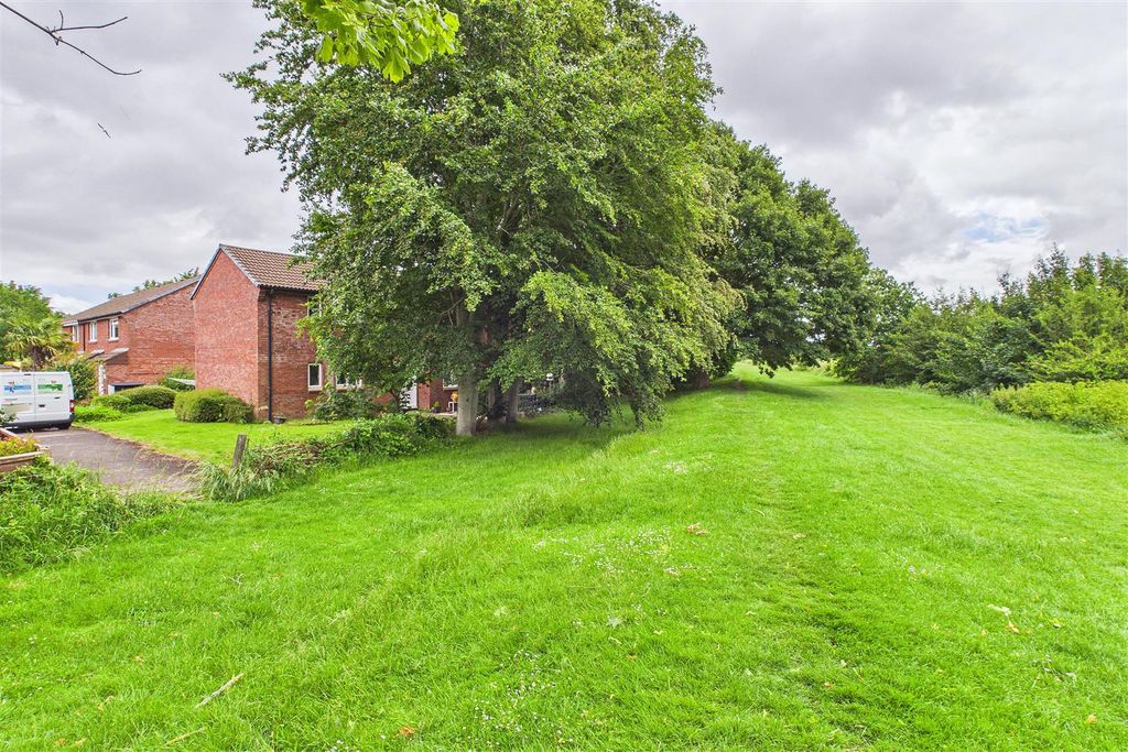 Property photo 2 of 11