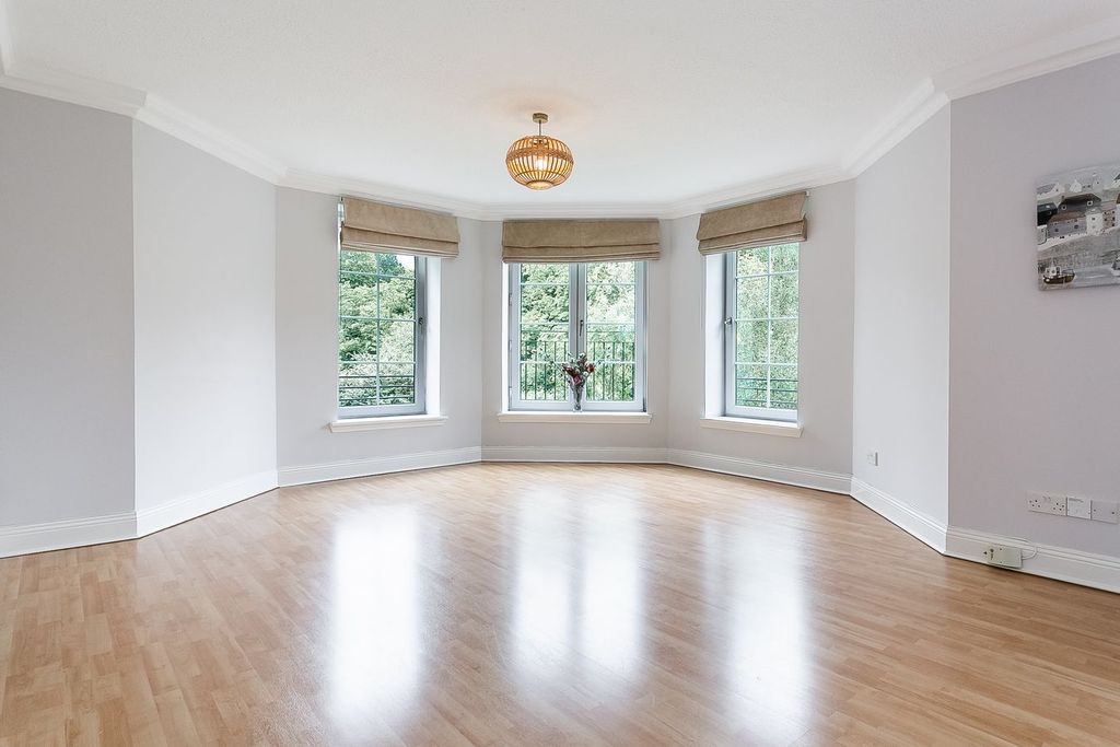 Property photo 3 of 31