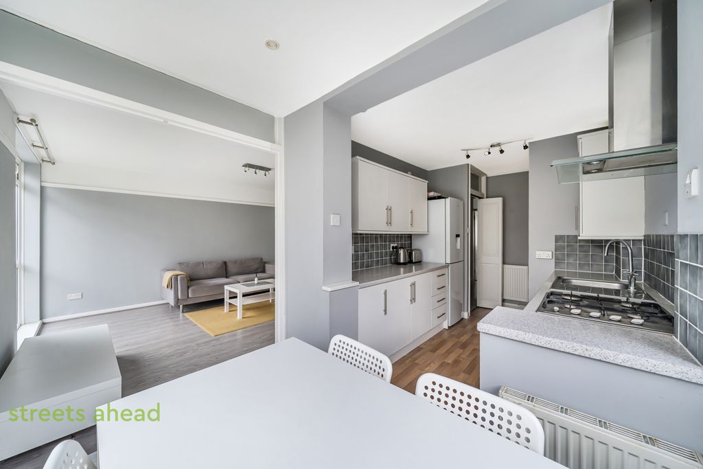 Property photo 2 of 14 785c7431-Fb49-4Ac...