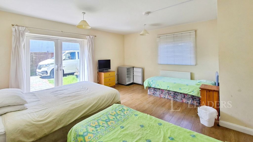 Property photo 3 of 10 Pbox-Img.Jpg