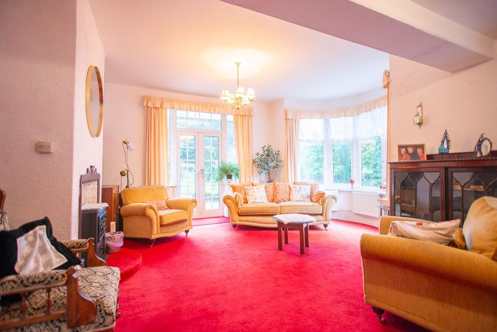 Property photo 3 of 33 Living Room