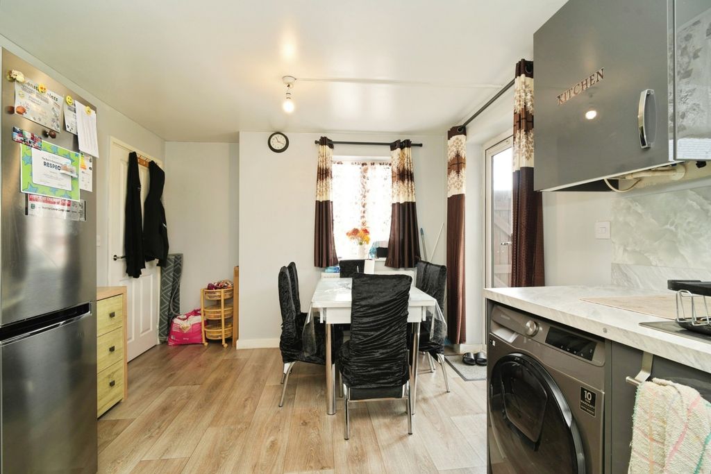 Property photo 3 of 14 Diner