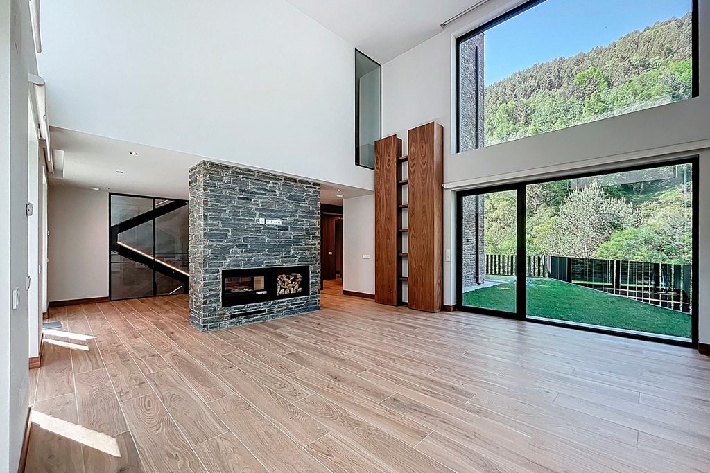 Property photo 1 of 62