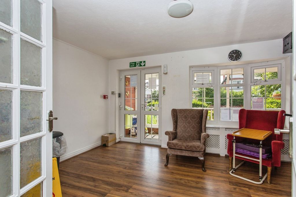 Property photo 2 of 28 Pbox-Img.Jpg